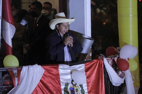 Se aproxima Pedro Castillo al triunfo en Perú