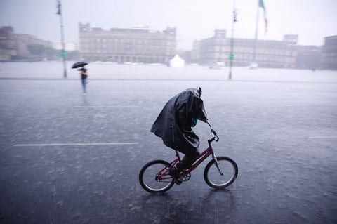 Captan granizo y lluvias en Edomex y CDMX