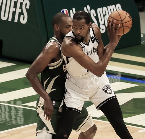 Bucks resisten embate de Nets en triunfo