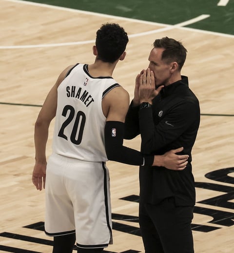 Bucks resisten embate de Nets en triunfo