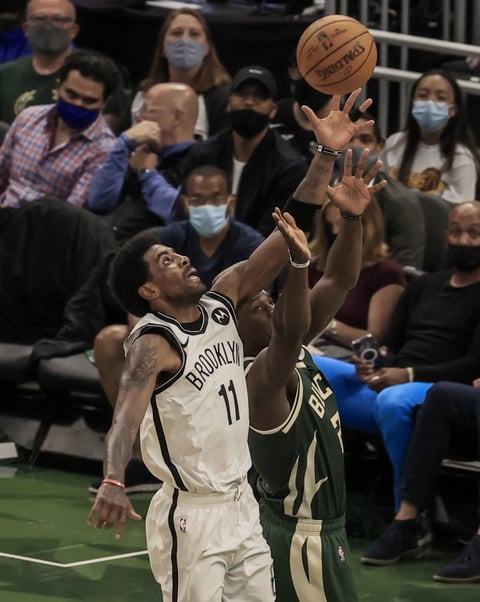 Bucks resisten embate de Nets en triunfo