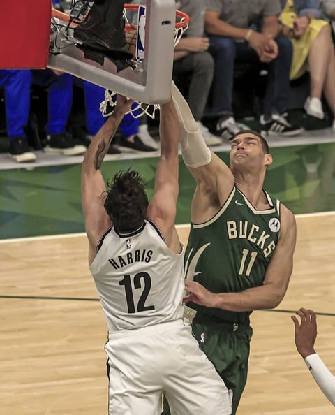 Bucks resisten embate de Nets en triunfo