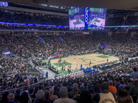 Bucks resisten embate de Nets en triunfo