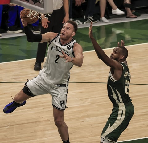 Bucks resisten embate de Nets en triunfo