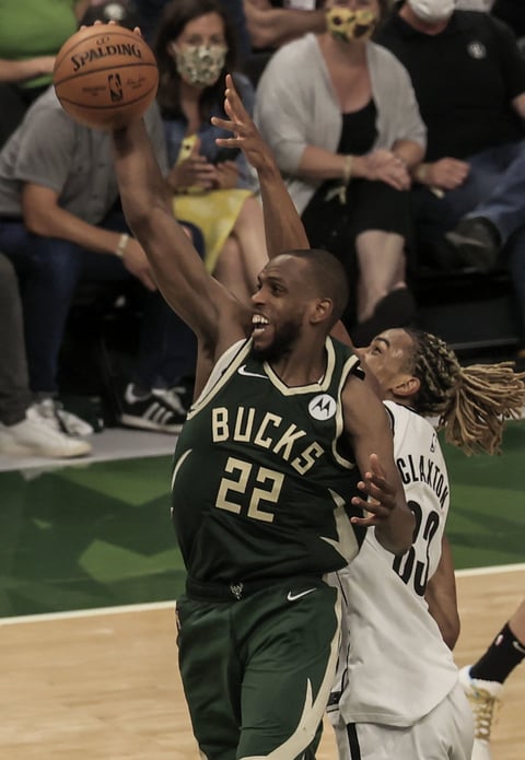 Bucks resisten embate de Nets en triunfo