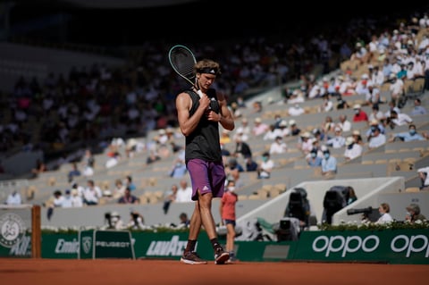 Tsitsipas consigue pase a la final en Francia tras vencer a Zverev
