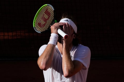 Tsitsipas consigue pase a la final en Francia tras vencer a Zverev