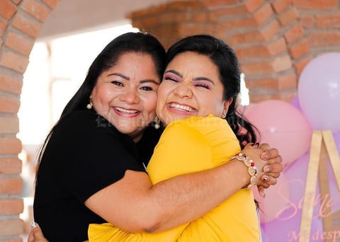 14062021 Despedida de soltera de Sandra Guadalupe Escobar, acompañada de la organizadora, su hermana Yadira Escobar.