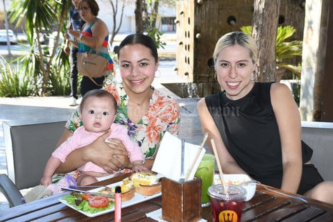 14062021 Janet, bebé Catalina y Luisa Frayre.
