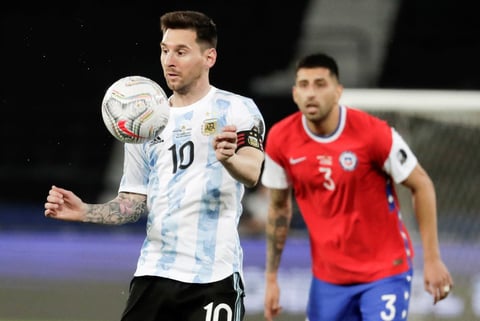 Messi anota pero Argentina y Chile igualan en Grupo A