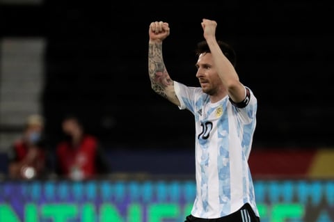 Messi anota pero Argentina y Chile igualan en Grupo A