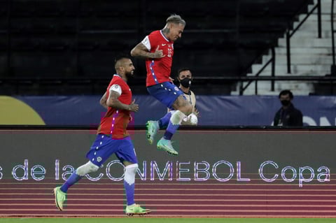 Messi anota pero Argentina y Chile igualan en Grupo A