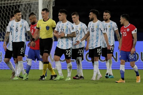 Messi anota pero Argentina y Chile igualan en Grupo A