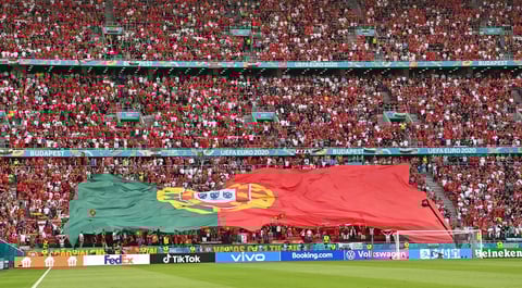Un estadio lleno y pocas mascarillas en el Hungría-Portugal