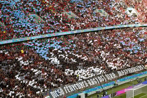 Un estadio lleno y pocas mascarillas en el Hungría-Portugal