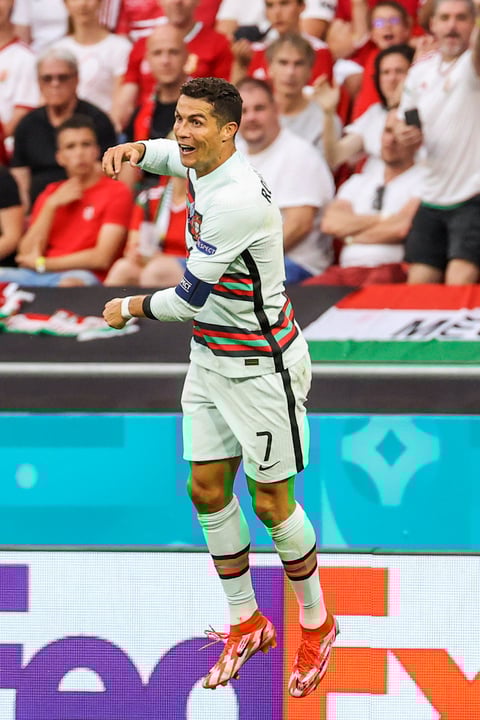 Es el máximo goleador del torneo y quien el jugador que más ha participado 