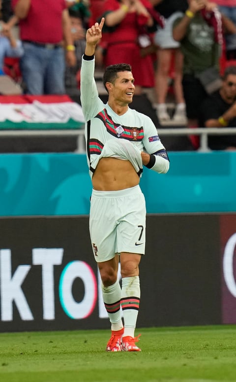 Es el máximo goleador del torneo y quien el jugador que más ha participado 
