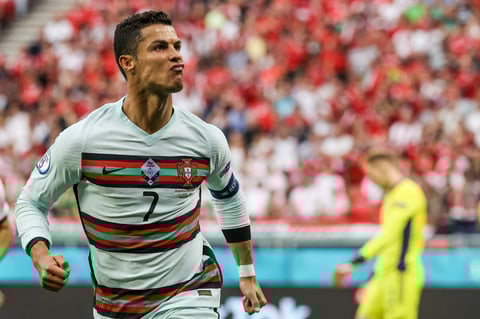 Es el máximo goleador del torneo y quien el jugador que más ha participado 