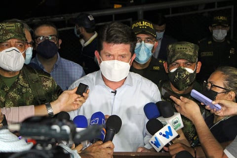 Atentado con coche bomba en base militar de Colombia deja al menos 36 heridos