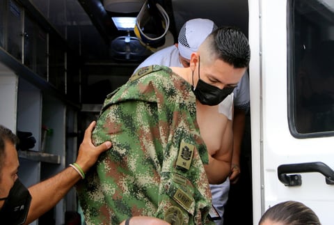 Atentado con coche bomba en base militar de Colombia deja al menos 36 heridos