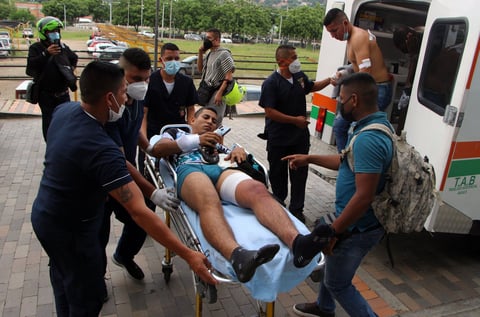 Atentado con coche bomba en base militar de Colombia deja al menos 36 heridos