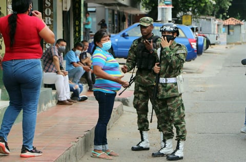 Atentado con coche bomba en base militar de Colombia deja al menos 36 heridos