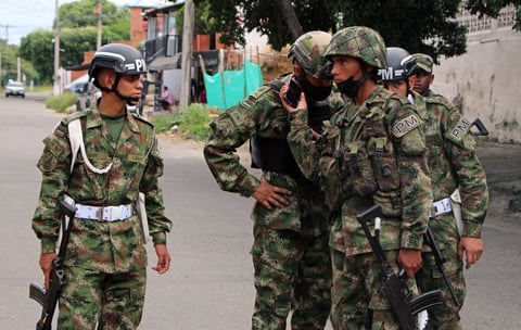 Atentado con coche bomba en base militar de Colombia deja al menos 36 heridos