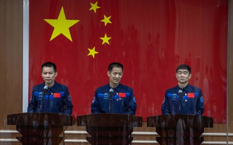 Despega nave espacial china Shenzhou-12 con tres astronautas a bordo