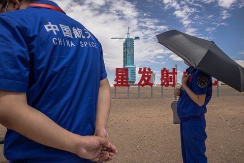 Despega nave espacial china Shenzhou-12 con tres astronautas a bordo