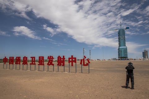 Despega nave espacial china Shenzhou-12 con tres astronautas a bordo