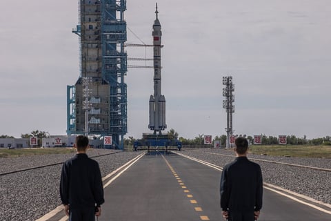 Despega nave espacial china Shenzhou-12 con tres astronautas a bordo