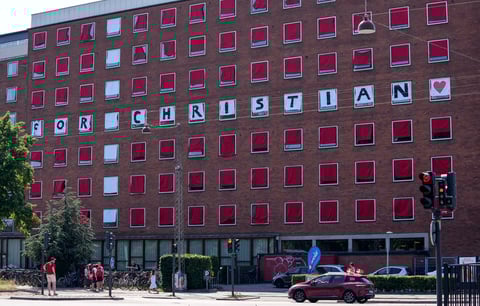La estrella danesa que el sábado sufrió un paro cardíaco sobre el césped del estadio Parken.