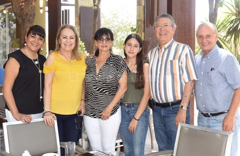 19062021 Patricia Martínez, Laura de Martínez, Luis Martínez, Lilia Martínez, Daniel Sánchez y Jimena Mortera.