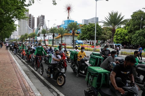 Duterte amenaza con detener a quienes se nieguen a vacunarse contra COVID