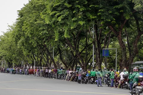 Duterte amenaza con detener a quienes se nieguen a vacunarse contra COVID