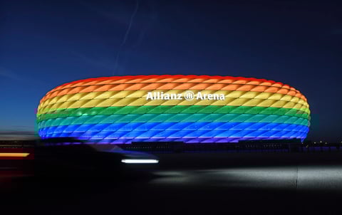 UEFA se ve arrastrada a batallas sociales en Euro 2020