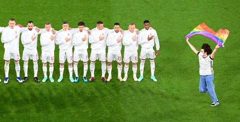UEFA se ve arrastrada a batallas sociales en Euro 2020