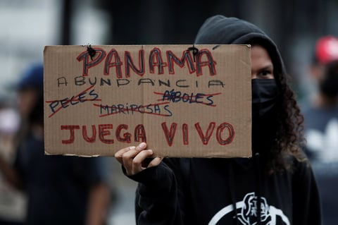 Jóvenes protestan contra corrupción en Panamá