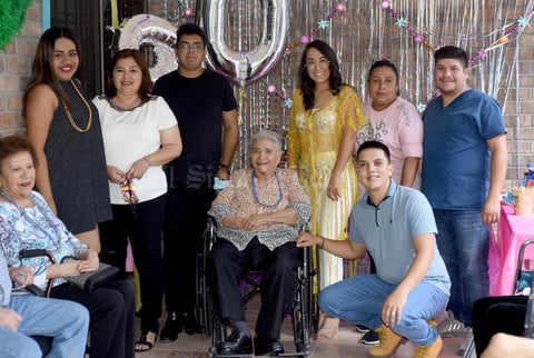 25062021 Sra. Inés celebró 90 años de vida.