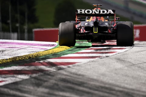 Verstappen gana el Gran Premio de Estiria; 'Checo' Pérez finaliza cuarto