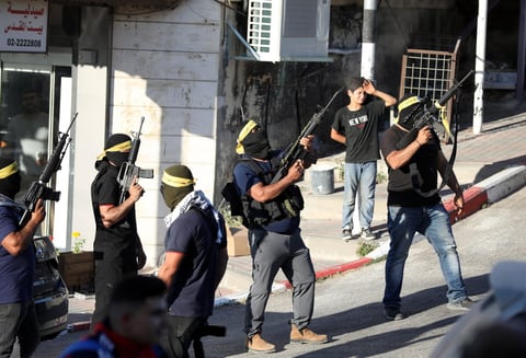 Milicianos de Fatah salen a Hebrón en apoyo a la Autoridad Nacional Palestina