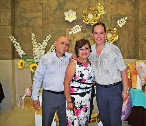 27062021 Festejando el cumpleaños de Carmen Favela de Medina, Ernestro Medina y Paco Amozurrutia Carson.
