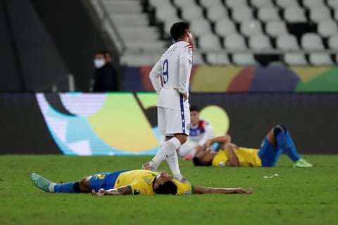 Brasil se impone a Chile y avanza a semifinales de Copa América