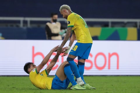 Brasil se impone a Chile y avanza a semifinales de Copa América