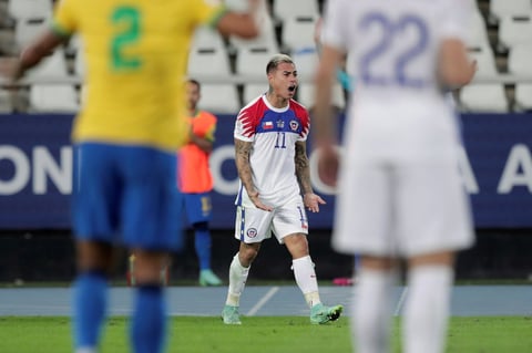 Brasil se impone a Chile y avanza a semifinales de Copa América