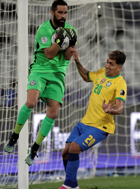 Brasil se impone a Chile y avanza a semifinales de Copa América