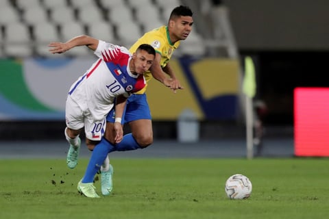 Brasil se impone a Chile y avanza a semifinales de Copa América