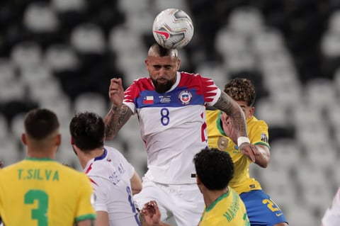 Brasil se impone a Chile y avanza a semifinales de Copa América