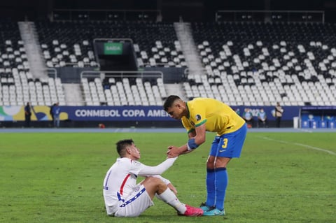 Brasil se impone a Chile y avanza a semifinales de Copa América