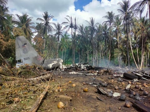 Avión militar se estrella en Filipinas